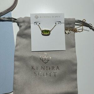 Kendra Scott Elisa Gold Pendant Necklace in Peridot Illusion
